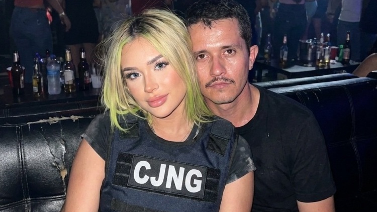 Γνωστή Μεξικανή ινφλουένσερ και μοντέλο του OnlyFans προβάλλεται ως η ερωμένη του «Ελ Μέντσο»: Fake news, λέει η ίδια