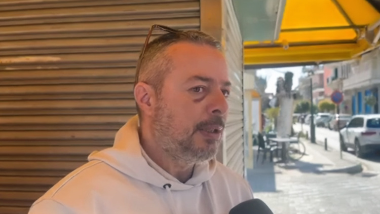 Είμαι τυχερός αφού γλίτωσα, έχω σκεφτεί να φύγω από τη Γαστούνη, λέει ο περιπτεράς που ξυλοκοπήθηκε από ομάδα 20 Ρομά