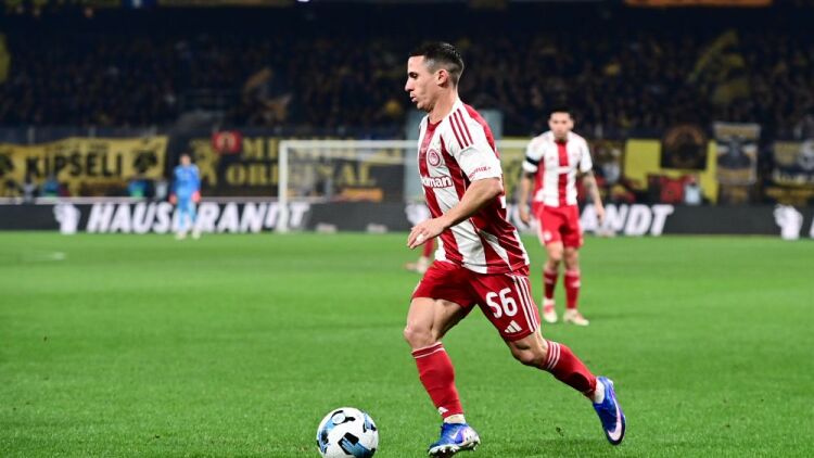 ΑΕΚ: Δύο χρόνια αποκλεισμός από τα γήπεδα σε δύο οπαδούς για την ομπρέλα στον Ποντένσε