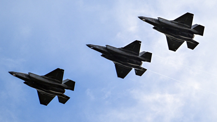  Washington Post: Ο Τραμπ σφίγγει τον κλοιό γύρω από το Ιράν, οι ΗΠΑ έστειλαν πάνω από 150 μαχητικά σε Ευρώπη και Μέση Ανατολή