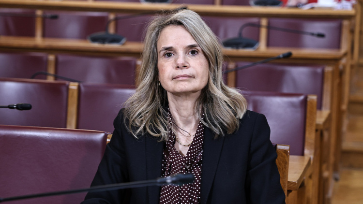 Μιλένα Αποστολάκη: Ζητά παρέμβαση για τις αυξήσεις στα ισόβια νοσοκομειακά ασφαλιστήρια