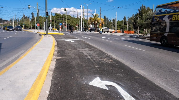 «Πράσινο φως» στην αναστροφή της Λεωφόρου Αμαλίας, προς Πλάκα: Σε λειτουργία κυκλοφοριακή ρύθμιση με φανάρι