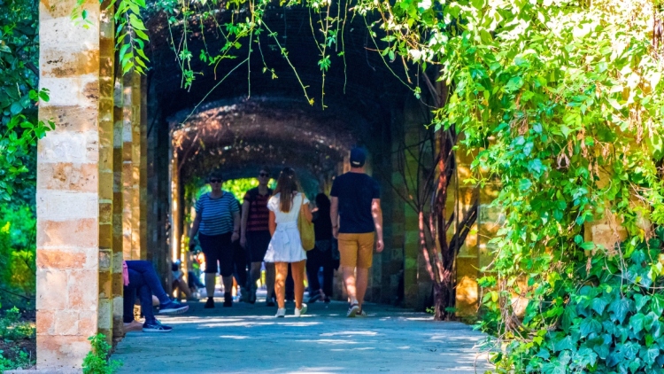 Δημογραφικό: Τα 3 σενάρια για τις γεννήσεις το 2050 και οι περιοχές της Ελλάδας που εκπέμπουν SOS, δείτε πίνακες