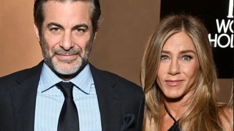 Τζιμ Κέρτις: Γιατί ο σύντροφος της Τζένιφερ Άνιστον κυκλοφορεί με μπαστούνι; Η λάθος διάγνωση, ο χρόνιος πόνος