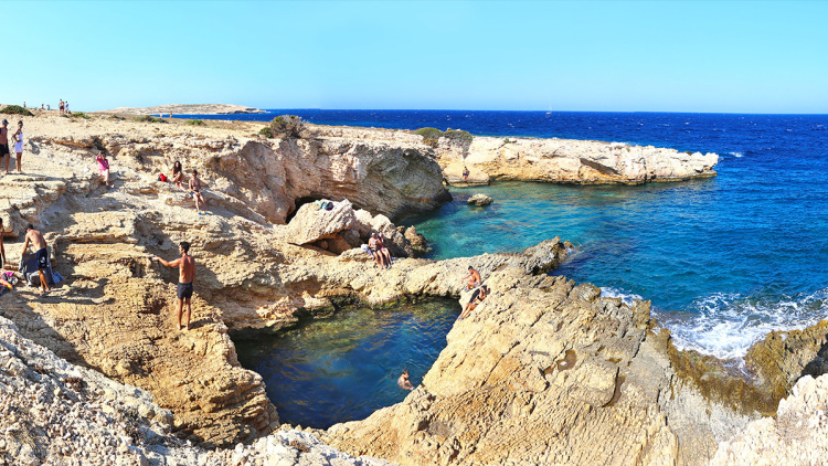 Τα 2 ελληνικά νησιά στη λίστα με τους καλύτερους προορισμούς για το 2026, δείτε την 20άδα