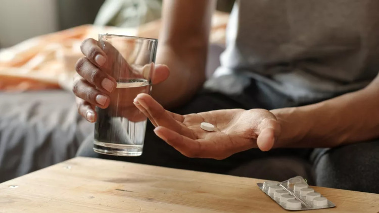 Νέο επικίνδυνο challenge με παυσίπονα χάπια στα social media – Τι να προσέξετε