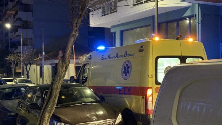 Μωρό στην Λάρισα έπεσε από τον τρίτο όροφο, μεταφέρεται στο νοσοκομείο
