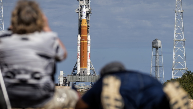 Η NASA αναθεωρεί την αποστολή για την επιστροφή στη Σελήνη, προσθέτοντας νέες δοκιμές στο Διάστημα