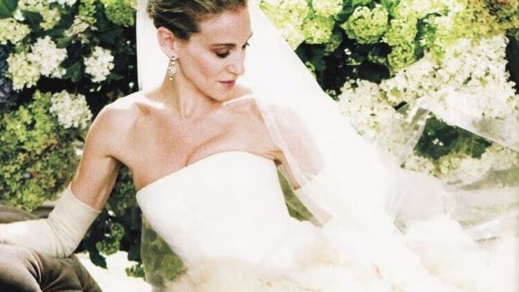 Κάρι Μπράντσο: Το νυφικό της αγοράστηκε για 19 δολάρια και μεταπωλήθηκε για 2.750 δολάρια