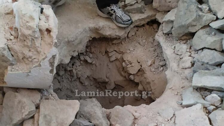 Κατέστρεψαν την Αγία Τράπεζα σε εκκλησία στη Φθιώτιδα για να βρουν… λίρες, δείτε φωτογραφίες