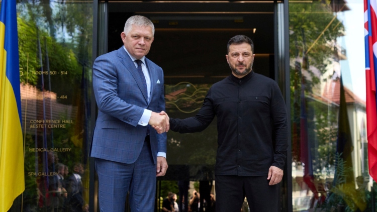 Ζελένσκι και Φίτσο συμφώνησαν να συναντηθούν με αφορμή τη διακοπή των παραδόσεων ρωσικού πετρελαίου