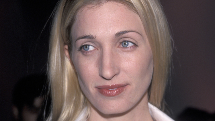 Carolyn Bessette-Kennedy: Το perfume oil που φορούσε καθημερινά
