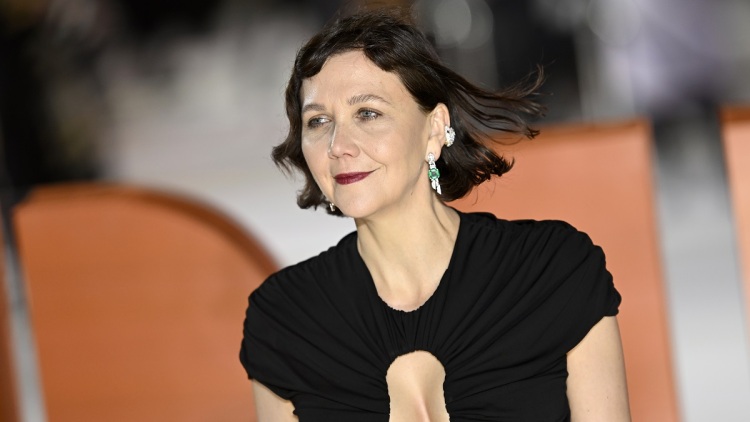 Μάγκι Τζίλενχαλ: Με τον σύζυγό της, Πίτερ Σάρσγκαρντ, και την κόρη τους - Η εκπληκτική ομοιότητα με τη μητέρα της