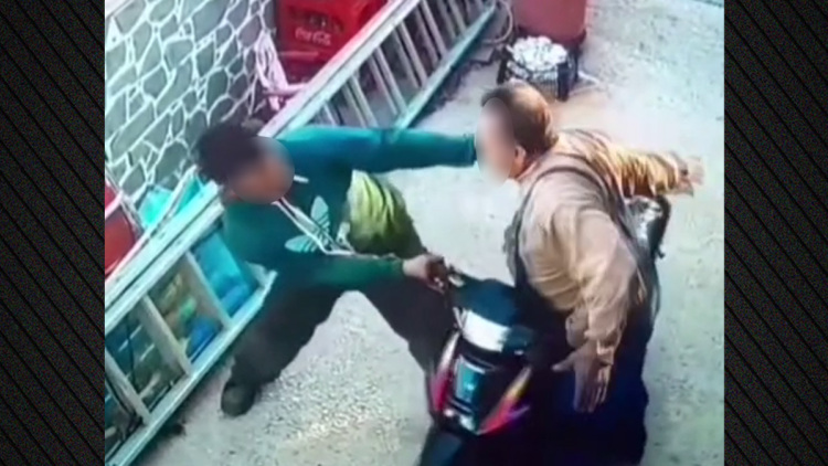 Bίντεο ντοκουμέντο από τη Λέρο: Ο πατέρας χτυπούσε τον γιο του στο συνεργείο, πριν από ένα χρόνο