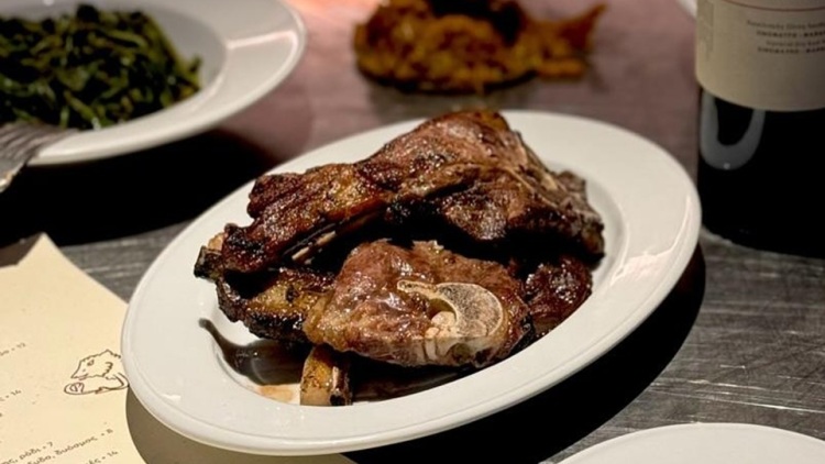 5 πιάτα σε αθηναϊκά εστιατόρια που υμνούν την κρεατοφαγία