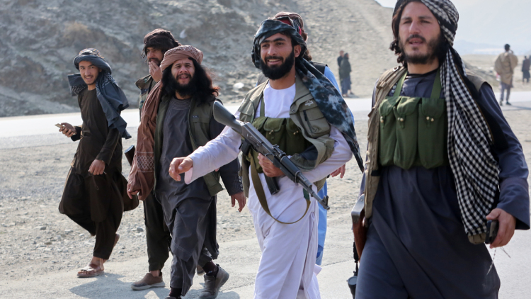 Εκρηκτική κλιμάκωση μεταξύ Πακιστάν και Αφγανιστάν: Συγκρούσεις σε στρατηγική διάβαση μετά την κήρυξη «πολέμου» από το Ισλαμαμπάντ