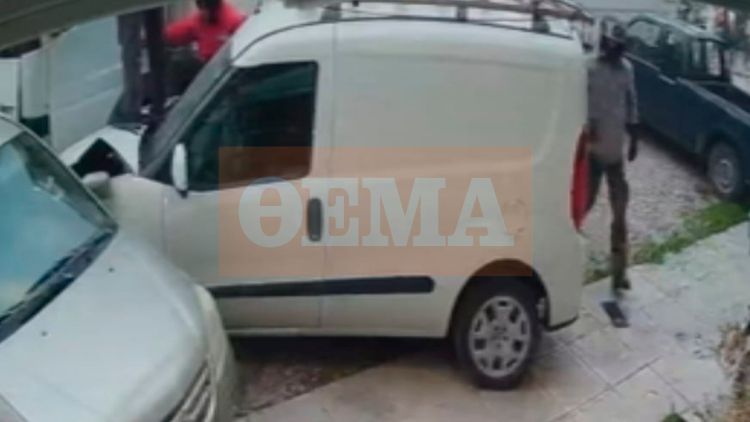 Βίντεο - ντοκουμέντο από το τροχαίο με 3 τραυματίες στη Θηβών: Τρελή πορεία φορτηγού παρέσυρε σταθμευμένα αυτοκίνητα και μηχανάκια