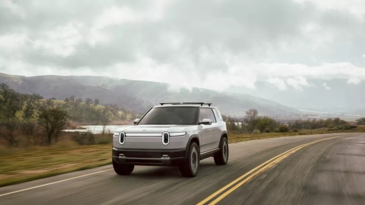 Η Rivian αναβάλλει το ευρωπαϊκό λανσάρισμα του R2