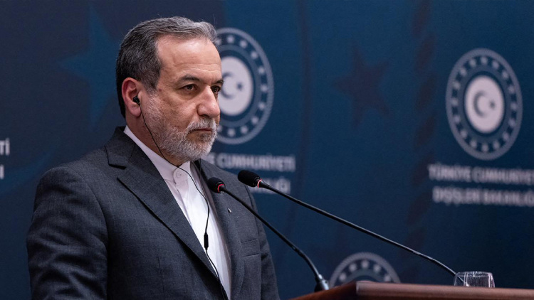 Ο Χαμενεΐ είναι ζωντανός, λέει ο Ιρανός ΥΠΕΞ: «Όλα είναι υπό έλεγχο»