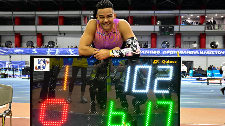 Ο Τσιτσιπάς χρησιμοποίησε τρεις τενίστες για να εξηγήσει πόσο ψηλά πήδηξε ο Καραλής, φωτογραφία 