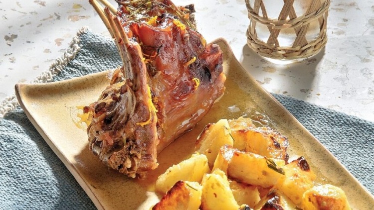 Αρνίσια παϊδάκια με πορτοκάλι στη λαδόκολλα
