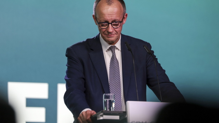 Ανακουφισμένος δηλώνει ο Μερτς για το προβλεπόμενο τέλος του «τρομοκρατικού καθεστώτος» του Ιράν