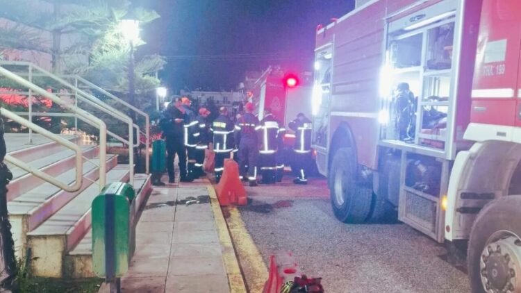 Συναγερμός στο νοσοκομείο Μεσολογγίου λόγω φωτιάς από βραχυκύκλωμα, σε εξέλιξη μεταφορά ασθενών