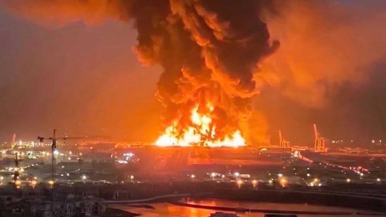 Χτύπημα στην αμερικανική βάση στο Ερμπίλ του Ιράκ: Στις φλόγες μέρος του αεροδρομίου, δείτε βίντεο
