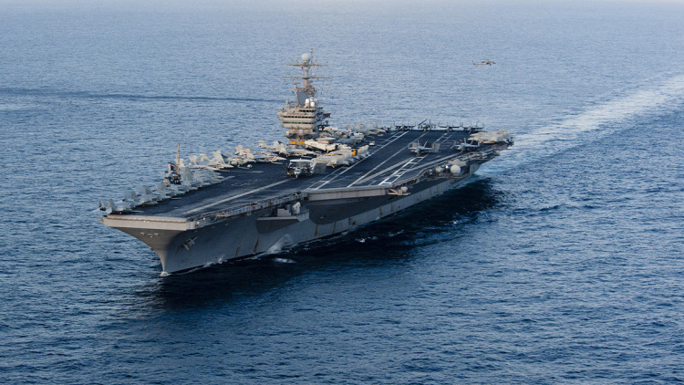 Οι ΗΠΑ βύθισαν ιρανικό πλοίο στον Κόλπο του Ομάν, «να καταθέσουν τα όπλα» - Οι Φρουροί της Επανάστασης λένε ότι χτύπησαν το αεροπλανοφόρο Abraham Lincol