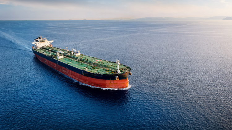 Reuters: Το πετρέλαιο κάνει άλμα 10% μετά το χτύπημα στο Ιράν, πάνω από τα 80 δολάρια το Μπρεντ