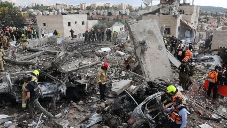 Η φρικιαστική ιστορία στο Μπέιτ Σεμές όπου ιρανικός πύραυλος μετέτρεψε καταφύγιο σε παγίδα θανάτου για τουλάχιστον 9 ανθρώπους μέσα σε δευτερόλεπτα