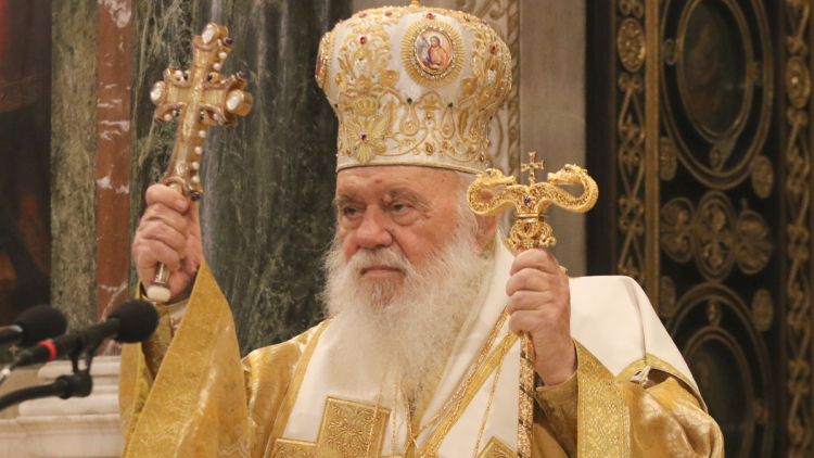Εκκλησία της Ελλάδος: Δεν το κουνάει ο Ιερώνυμος, θέλει να ξεπεράσει και τον Σεραφείμ
