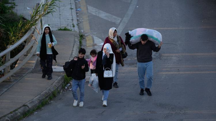 Χιλιάδες κάτοικοι εγκαταλείπουν τον νότιο Λίβανο μετά τα ισραηλινά πλήγματα