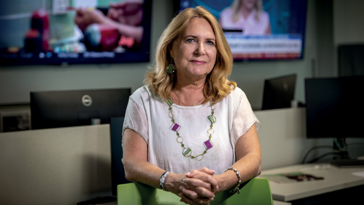 Julie Knipe Brown, η ρεπόρτερ που δεν φοβήθηκε τον Έπσταιν
