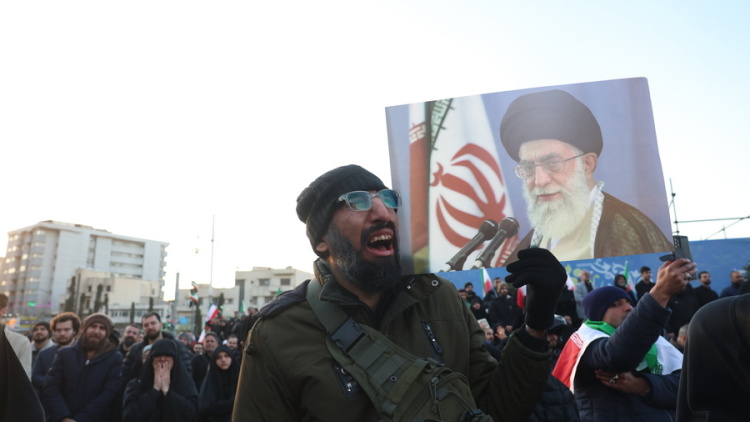 Γερμανικά ΜΜΕ για την επίθεση στο Ιράν: Το θεοκρατικό καθεστώς δεν έχει καταρρεύσει οριστικά, αβέβαιη η επιτυχία του Τραμπ