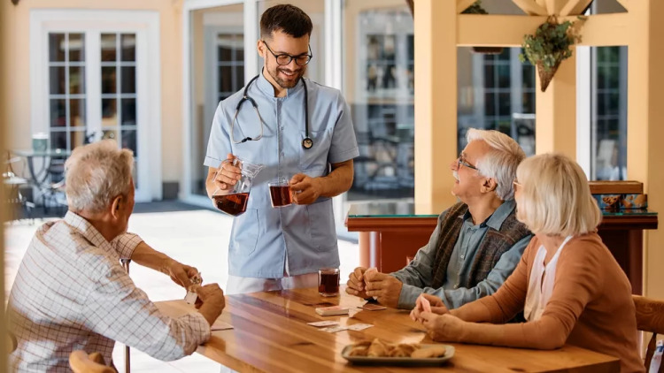 Πρωτεΐνες και άσκηση «στηλώνουν» ηλικιωμένους με άνοια – Τι έδειξε μελέτη
