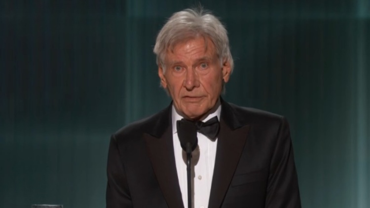 Ο Χάρισον Φορντ συγκινήθηκε παραλαμβάνοντας το Βραβείο Συνολικής Προσφοράς στα Actor Awards