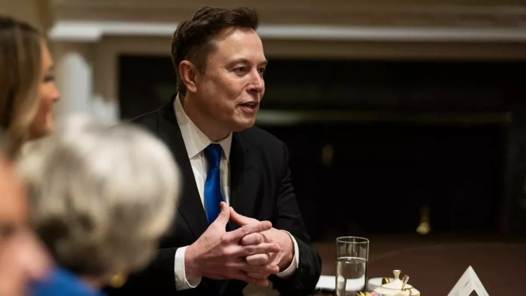 Γιατί ο Μασκ προκαλεί τους παλιούς «παίκτες» της αγοράς; (+video)
