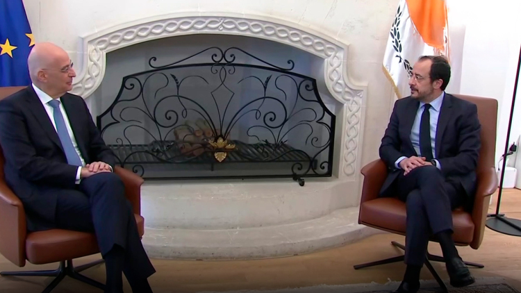 Δένδιας: Είμαστε συνολικά και απολύτως στη διάθεση  της Κύπρου - Χριστοδουλίδης: Ευχαριστώ την Ελλάδα, δείχνει πώς πρέπει να αντιδράσει η Ευρώπη