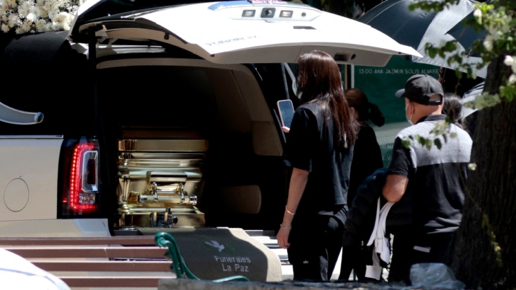 Σε χρυσό φέρετρο θάφτηκε ο Ελ Μέντσο: Με στρατιωτική παρουσία η κηδεία του στο Μεξικό