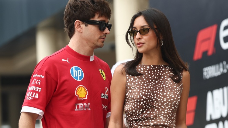 Ο λαμπερός γάμος-έκπληξη του σταρ της Φόρμουλα 1 Σαρλ Λεκλέρ στο Μονακό (βίντεο)