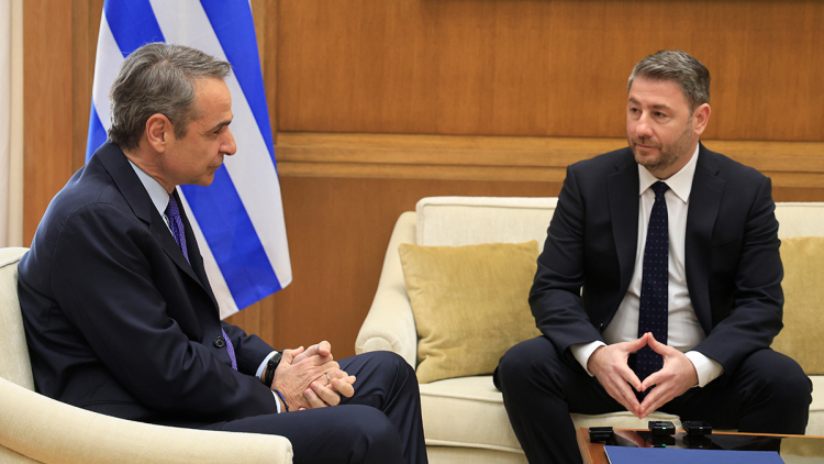 Ο Μητσοτάκης ενημερώνει τον Ανδρουλάκη για τις εξελίξεις στη Μέση Ανατολή 