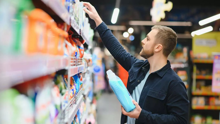 Τα «παντοτινά χημικά» μας γερνούν γρηγορότερα – Ποιοι είναι πιο ευάλωτοι
