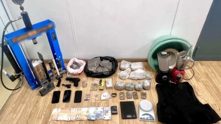 Εξαρθρώθηκε συμμορία που διακινούσε ναρκωτικά στη Δυτική Αττική, τρεις συλλήψεις