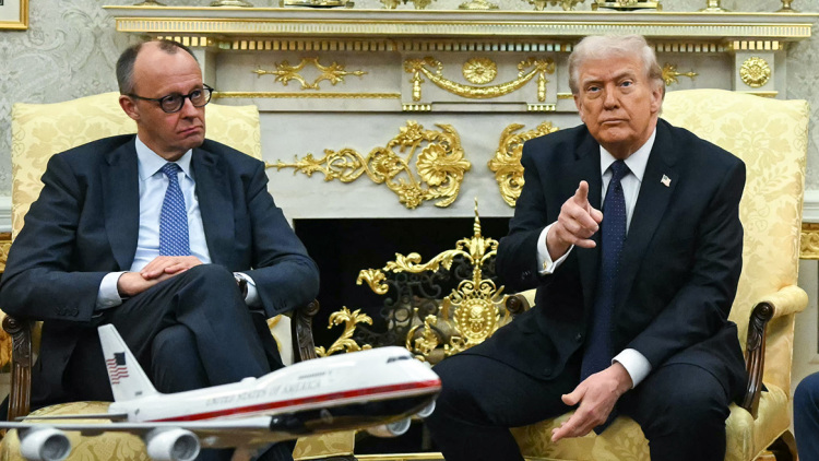 Έξαλλος ο Τραμπ με Σάντσεθ, διακόπτει το εμπόριο με Ισπανία, απαξιώνει τον Στάρμερ: «Δεν είναι και ο Τσώρτσιλ» - Εκρήξεις σε Ντουμπάι, Αμπού Ντάμπι, Ντόχα