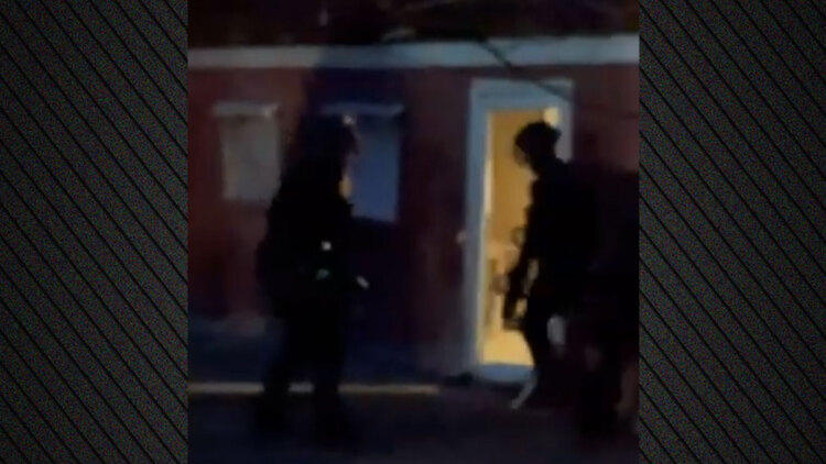 Η στιγμή της εφόδου της ΕΛΑΣ για τη σύλληψη διακινητών ναρκωτικών στον Πύργο Ηλείας  
