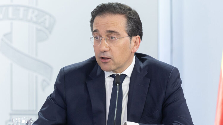 «Έκπληκτη» η Μαδρίτη από τη στήριξη Μερτς στον Τραμπ