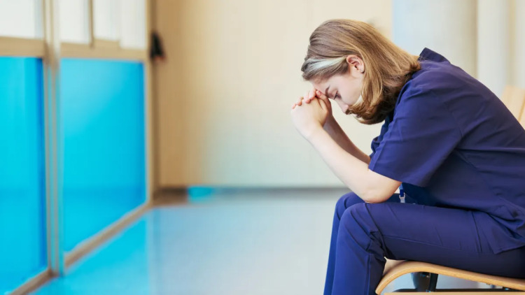 Χωρίς νοσηλευτές κινδυνεύουν να μείνουν πολλά νοσοκομεία – Καμπανάκι ΠΟΥ για τις ελλείψεις
