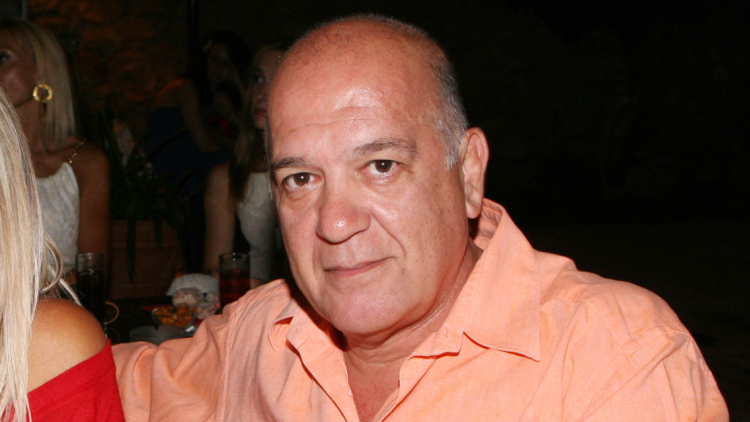 Αντώνης Γούναρης: Επέστρεψε ο γιος του που είχε εγκλωβιστεί στο Ομάν - Τον παρέλαβα, παράξενο συναίσθημα ο επαναπατρισμός, είπε ο συνθέτης