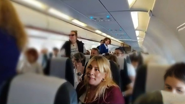 H Σμαράγδα Καρύδη και o Γιώργος Καπουτζίδης επέστρεψαν από το Ομάν με πτήση επαναπατρισμού
